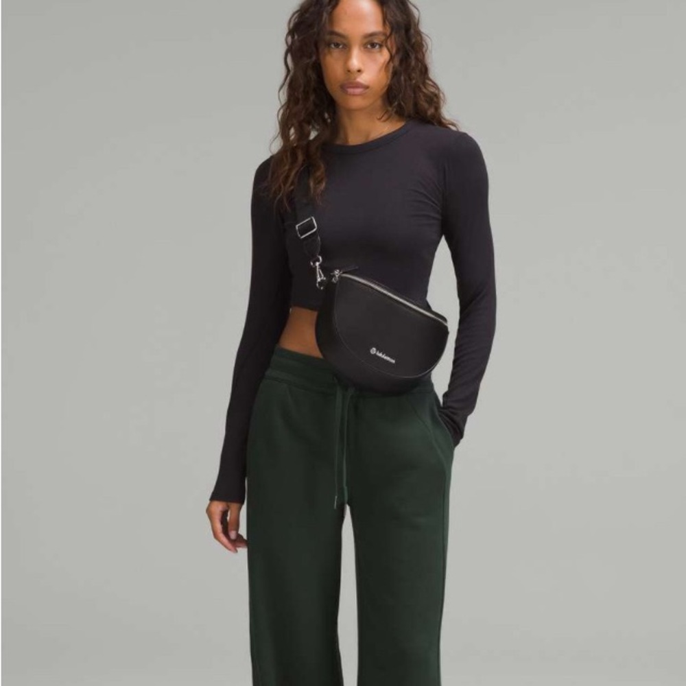 NWT Lululemon Scuba Mid-Rise Wide-Leg Pant *Regular
Legacy Green small S